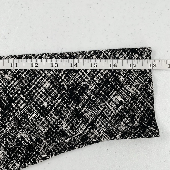 J. Jill Wherever Collection Stretch Asymmetrical Shark Bite Hem Pull Over Top - Picture 12 of 12